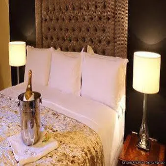 Townhouse On The 4* Dublin
