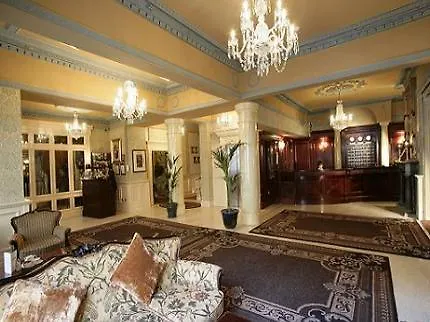 Buswells Hotel