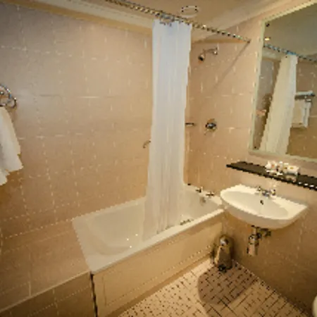 Albany House Hotel 3*