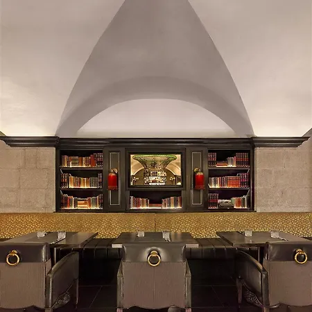 מלון The College Hotel, Autograph Collection