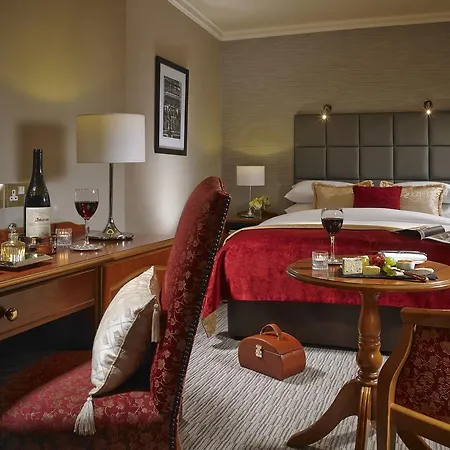 Buswells Hotel