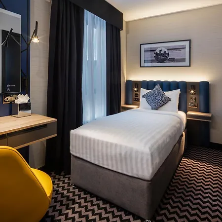 Hotel Academy Plaza 3*