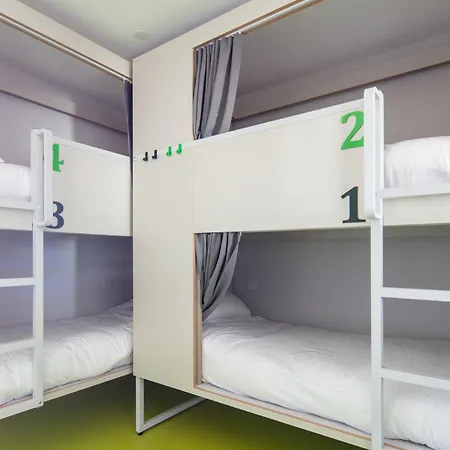 Hostal Clink I Lar *