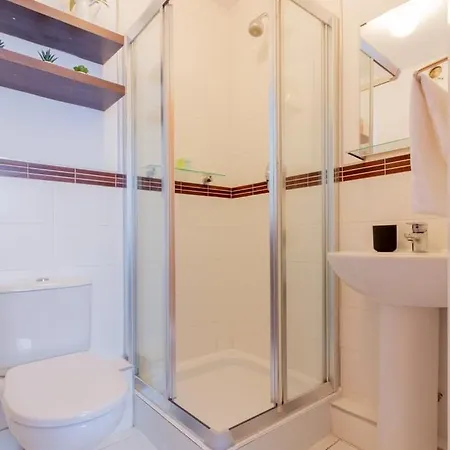 Апартаменты Guestready - Modern By Pheonix Park