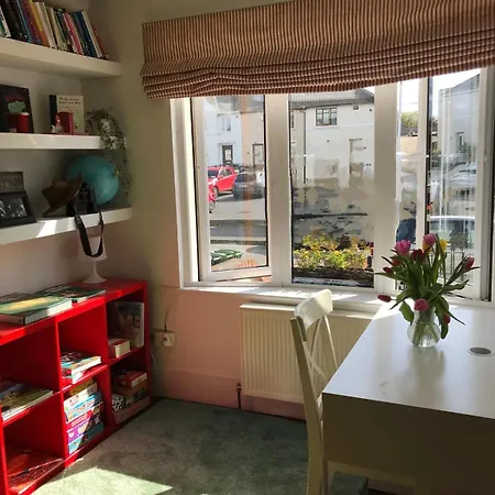 Spacious 3 Bed Townhouse In 12 * 더블린