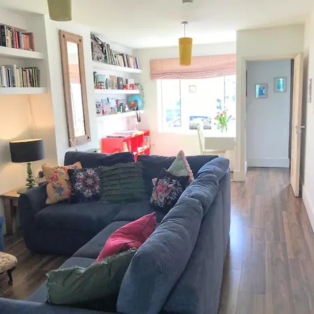 Spacious 3 Bed Townhouse In 12 * 더블린