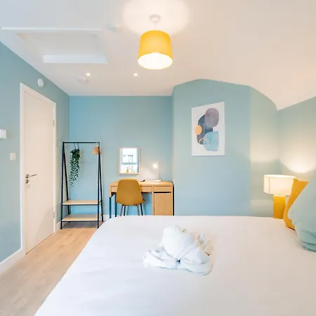 The Large Group House -sleeps 21 Дом отдыха Дублин