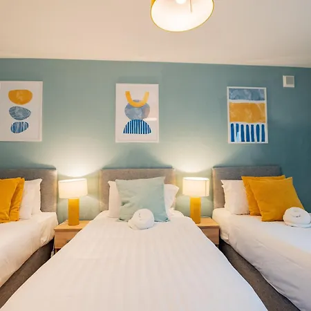 The Large Group House -sleeps 21 Дом отдыха *