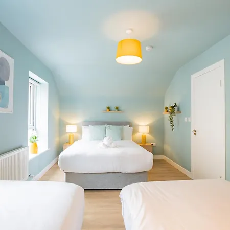 The Large Group House -sleeps 21 Дом отдыха *