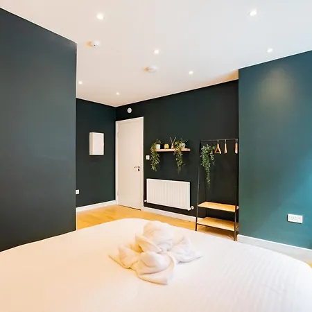 The Large Group House -sleeps 21 Дом отдыха Дублин
