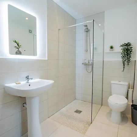 Дом отдыха The Large Group House -sleeps 21 Дублин