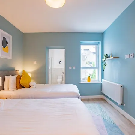 The Large Group House -sleeps 21 Дом отдыха Дублин