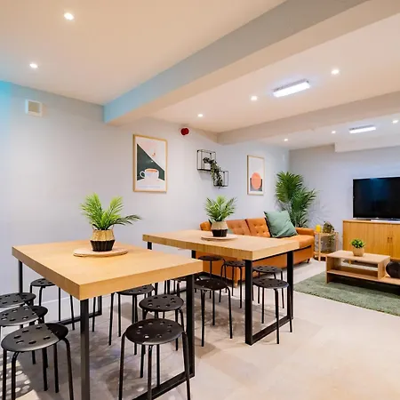 The Large Group House -sleeps 21 * Дублин