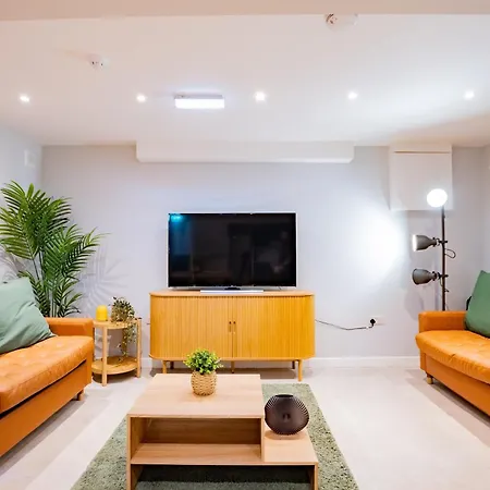 The Large Group House -sleeps 21 Дом отдыха Дублин