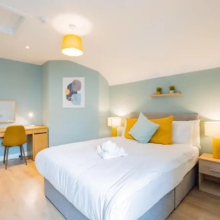 The Large Group House -sleeps 21 Дом отдыха