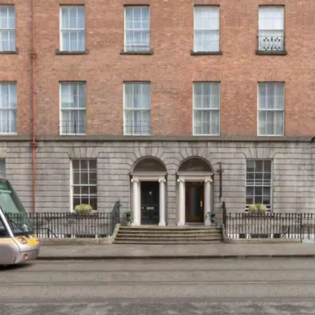 Albany House 3*