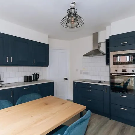 Centrally Located & Spacious 4bd House- St Kevin's Dublin