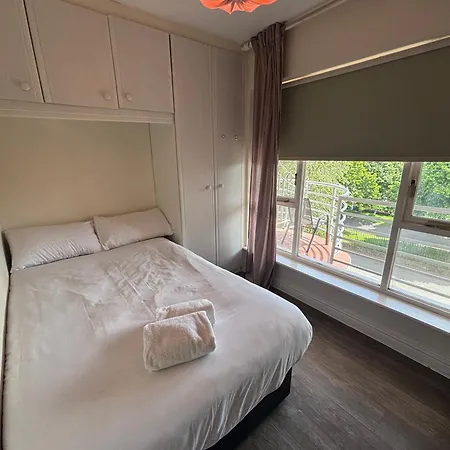 Central, Comfortable And Spacious 4 Bed Duplex Appartement Dublin