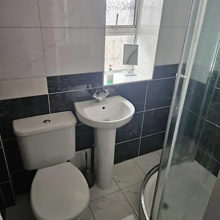 Spacious 3-bedroom In Vibrant 8 アパート ダブリン