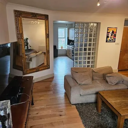 Spacious 3-bedroom In Vibrant 8 * ダブリン