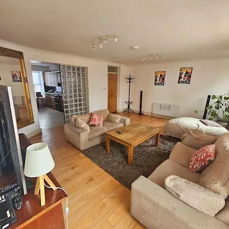 アパート Spacious 3-bedroom In Vibrant 8