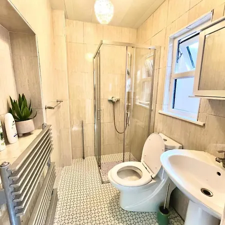 In House - 1-spacious Modern Duplex 2b2b ゲストハウス