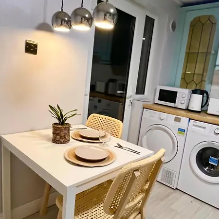 In House - 1-spacious Modern Duplex 2b2b ゲストハウス *