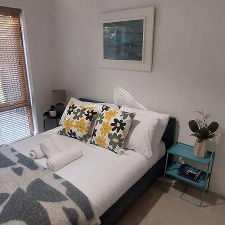 Apartamento Elegantly Refurbed 2bd In Shankill - 3km From Bray *