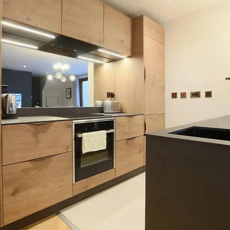Apartamento Deeni Place