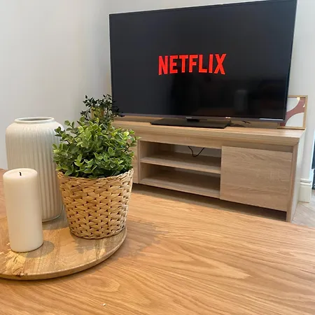 Modern Space 20 Minutes From Airport
