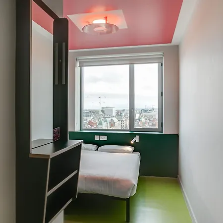 Hostal Clink I Lar *