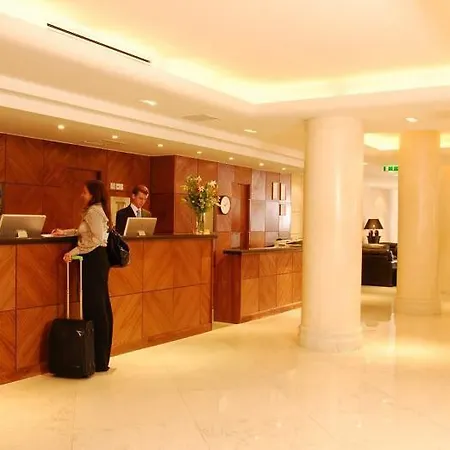 Academy Plaza Hotel 3*