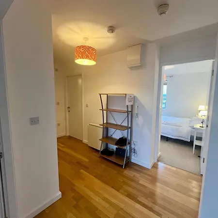 Luxurious Entire With Grand Living Space And Panoramic Balcony Views Privat bolig *