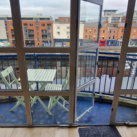 Appartamento Riverside Duplex Walk To Temple Bar & Guinness's Dublino
