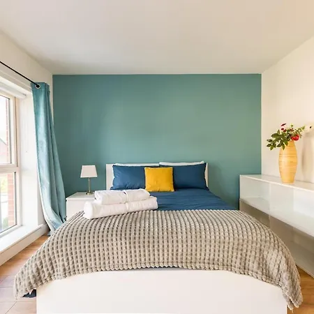 別荘 4-bed House Close To Airport, & Beaches ダブリン