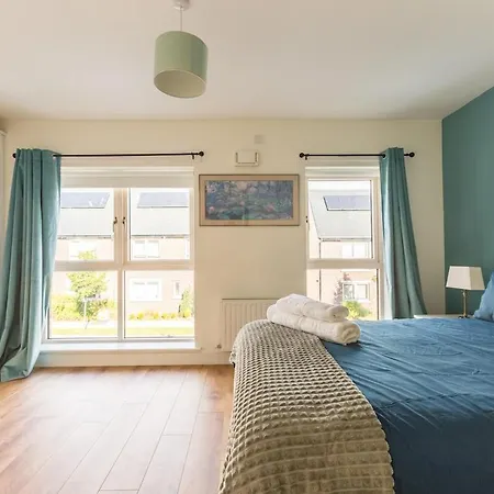 4-bed House Close To Airport, & Beaches 別荘 *