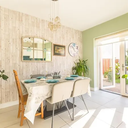 4-bed House Close To Airport, & Beaches 別荘 *