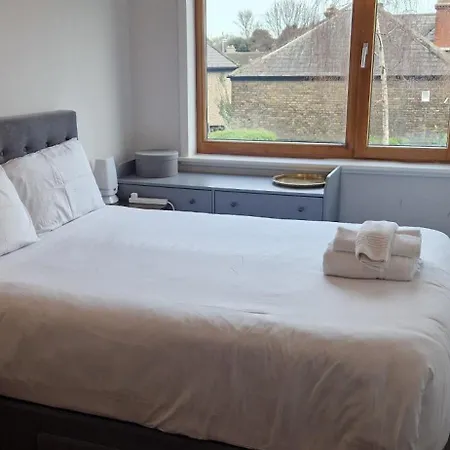 Cool N Comfy 2bd In Irishtown D4 Beside Aviva Apartman *