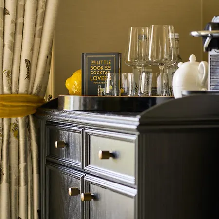Townhouse On The Hotel 4*