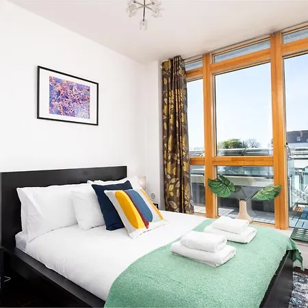 Appartement 2br Balcony, Plants & Electric Piano Dublin