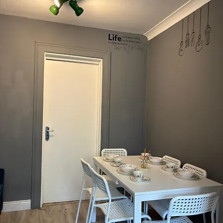 公寓 Cosy 2-bedroom Near Airport 都柏林
