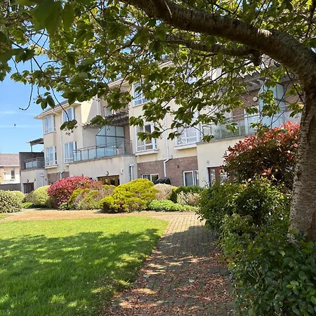 Cosy 2-bedroom Near Airport 都柏林