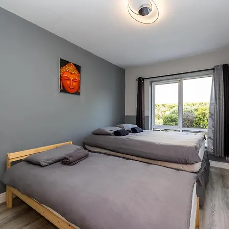 Cosy 2-bedroom Near Airport 都柏林