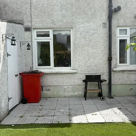Superb Double Near Airport - 2 Gæstehus Dublin