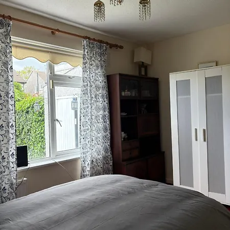 Superb Double Near Airport - 2 Gæstehus Dublin