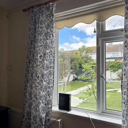Superb Double Near Airport - 2 Gæstehus
