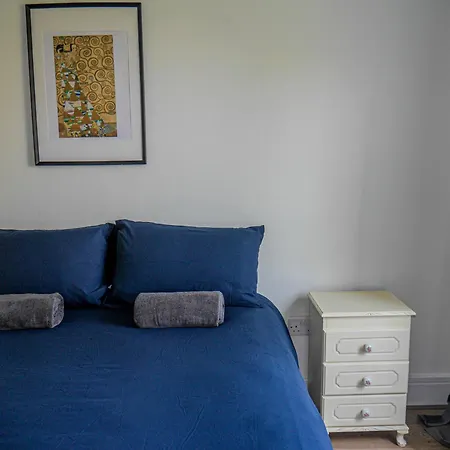 Comfortable 2-bedroom Near Airport Apartamento *