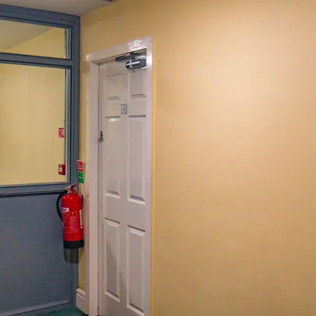 Apartamento Comfortable 2-bedroom Near Airport