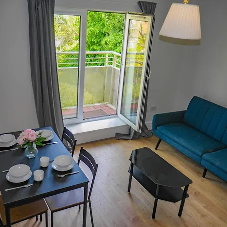 Comfortable 2-bedroom Near Airport Apartamento
