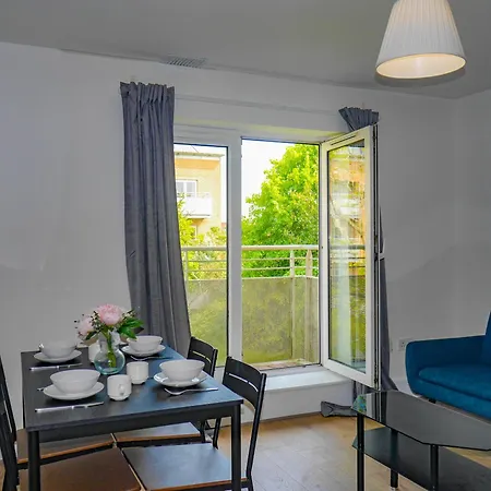 Comfortable 2-bedroom Near Airport Apartamento